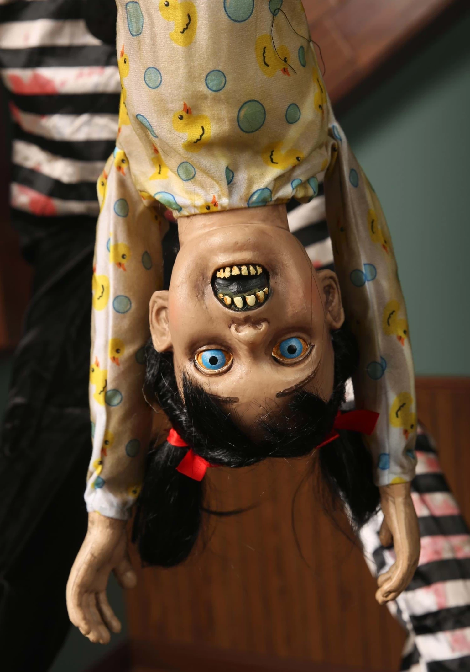 7 Foot Sweet Dreams Evil Clown Animated Prop 4 7 Foot Sweet Dreams Evil Clown Animated Prop - Image 4